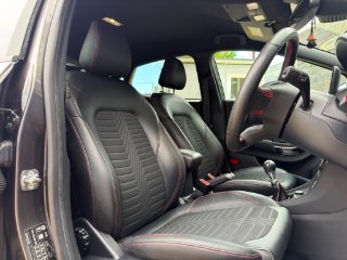 /photos/9814/2eb6bc49-251e-4031-af0f-415cf44612d1_i320x240.jpg